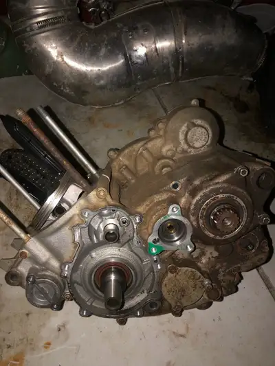 Ktm 350 sxf 2012. Seized crank, good transmission good cases. Good for rebuild or parts. Clutch comp...