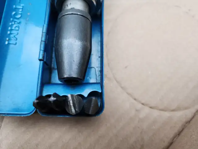 1/2" Drive Impact Screw Driver With 4 Bits And Metal Case. in Hand Tools in Windsor Region - Image 5