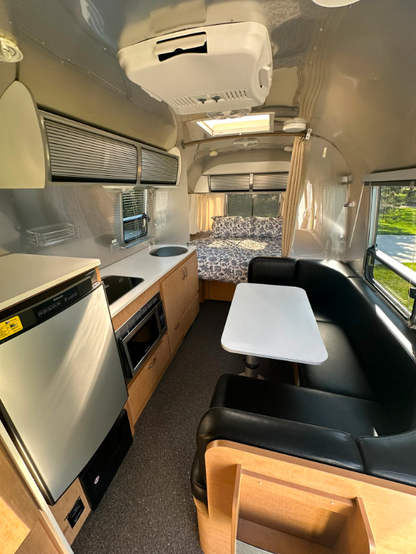2015 Airstream Bambi 22FB Sport in Travel Trailers & Campers in Chatham-Kent - Image 4