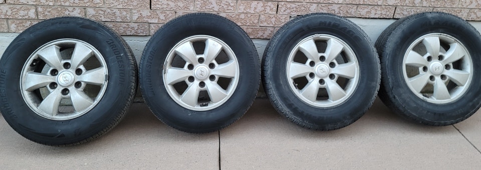 Hyundai Entourage rims and tires - Asking $375 | Tires & Rims | Markham ...