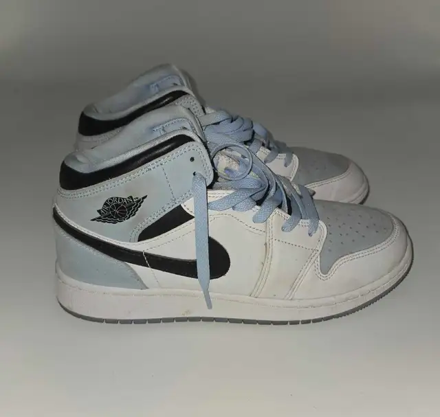 Air Jordan 1 Mid in Men's Shoes in City of Toronto - Image 5