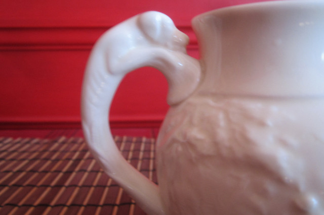 Wedgwood Horse and Hound Cream Pitcher in Arts & Collectibles in Ottawa - Image 3