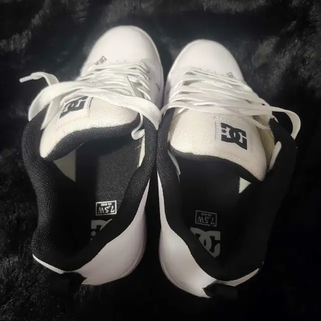 DC silvers shoes in Men's Shoes in Oshawa / Durham Region - Image 3