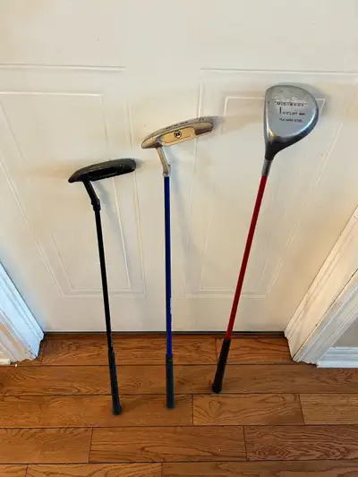Bâtons golf enfant gaucher 9$ chaque / each junior lefty golf c, View more