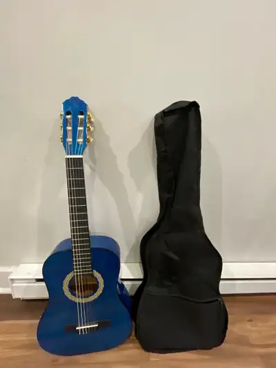 Guitare classique bleue – presque neuve, View more