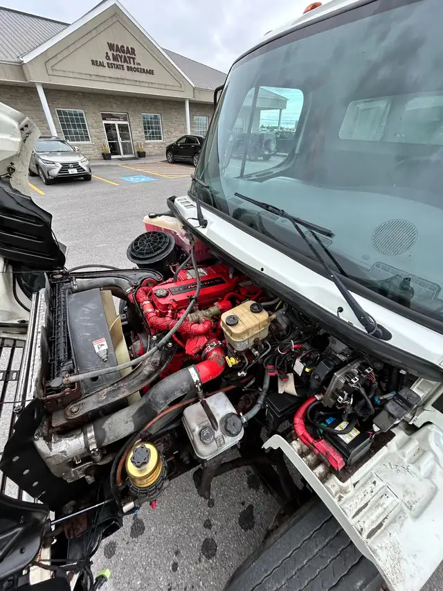 2016 freightliner m2 18’ reefer truck in Heavy Trucks in Napanee - Image 6
