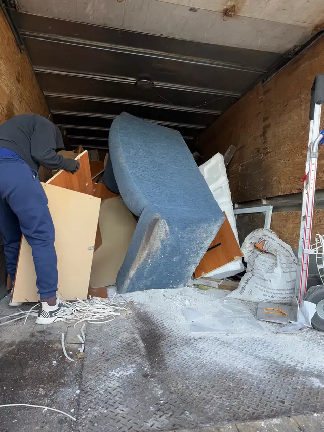 Junk Removal575591522050385921
