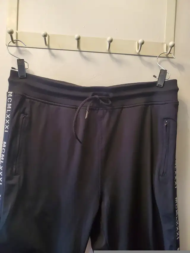 Men's  Guess Sweatpants  in Men's in Mississauga / Peel Region - Image 4