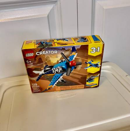 LEGO Creator 3 in 1 Propeller Plane 31099 in Toys & Games in Burnaby/New Westminster