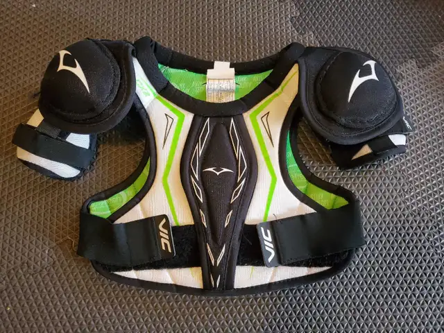Hockey Chest Protector VIC – Youth Large Good condition in Hockey in Markham / York Region - Image 2