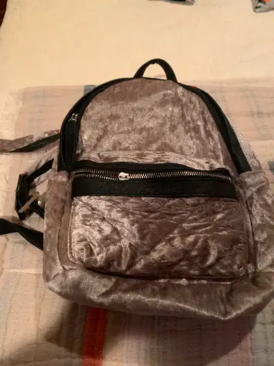 Bourse sac-à-dos en velours, View more