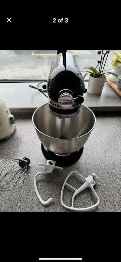 Kitchen aid stand mixer like new, View more