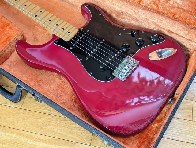 Fender Stratocaster 1979 Hardtail in Guitars in City of Montréal - Image 3