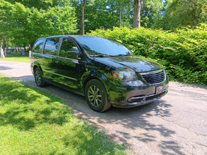 2015 Chrysler Town & Country S
