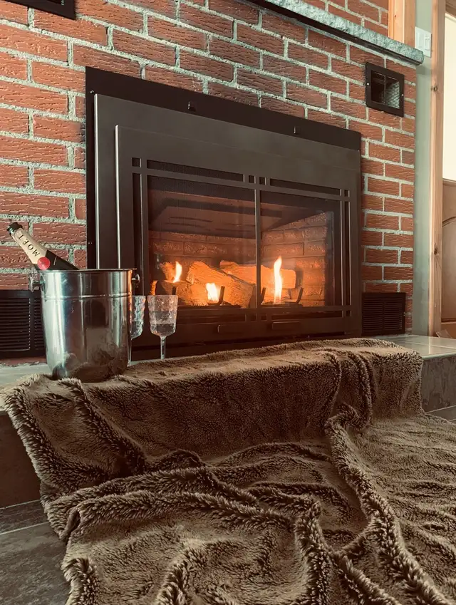 Chalet bord de l’eau avec spa à louer in Quebec in Canada - Image 4