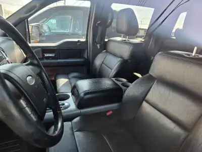 I am seeking a Ford F-150 model year 2015 or newer with mileage below 200,000 kilometers. Please pro...