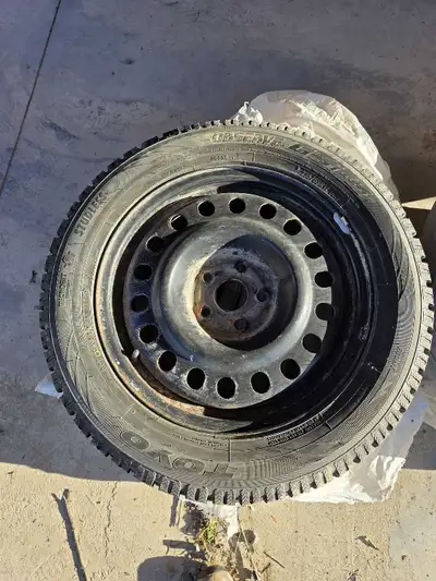 235/55R17 Toyota Observe GSI-5 Snow Tires on Rims Bolt Pattern 5x112mm w/ centre bore 57.1mm Suitabl...