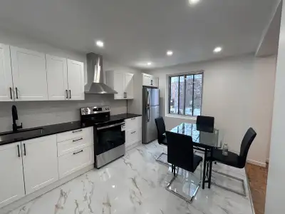 1 furnished bedroom available in a 5 ½ apartment in the Côte-des-Neiges neighborhood. Near HEC, UDEM...