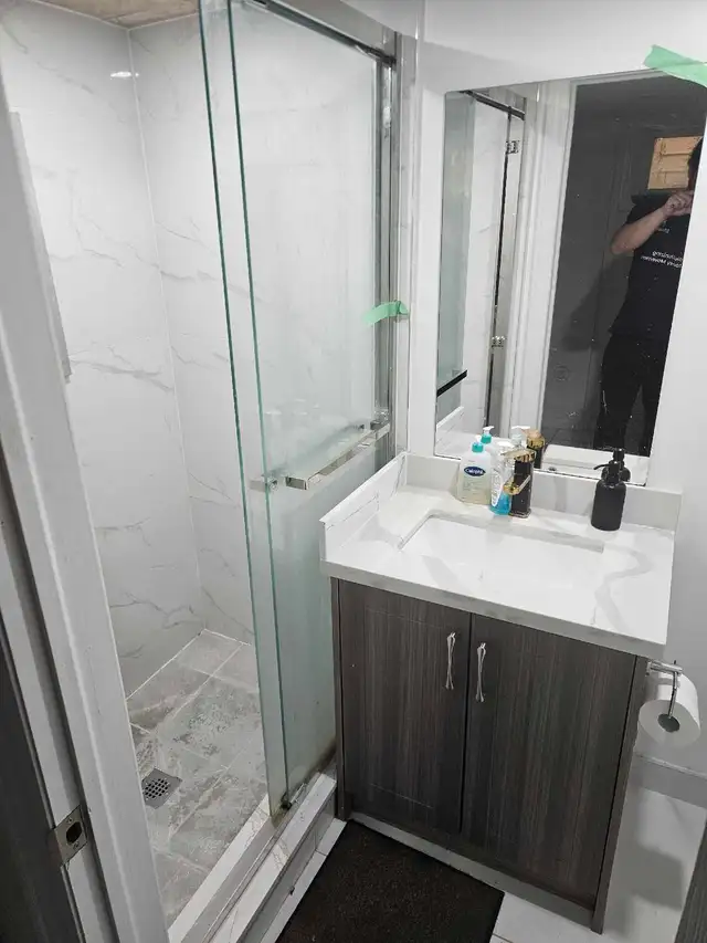 Basement room for rent - downtown Oshawa in Room Rentals & Roommates in Oshawa / Durham Region - Image 4