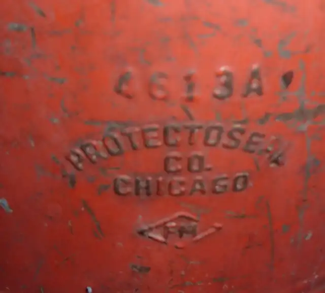 $40 Vintage 1940's Protectoseal Chicago gas can vintage garage in Hand Tools in Sudbury - Image 4