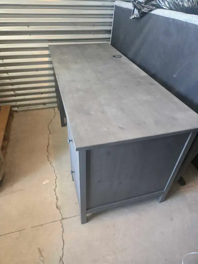 Wood desk with drawers and cabinet in Desks in Markham / York Region - Image 3
