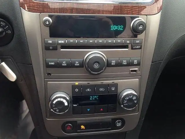2009-2012 Chevrolet Malibu AM FM Stereo CD Player w Aux Part Num in iPod & MP3 Accessories in Delta/Surrey/Langley - Image 2