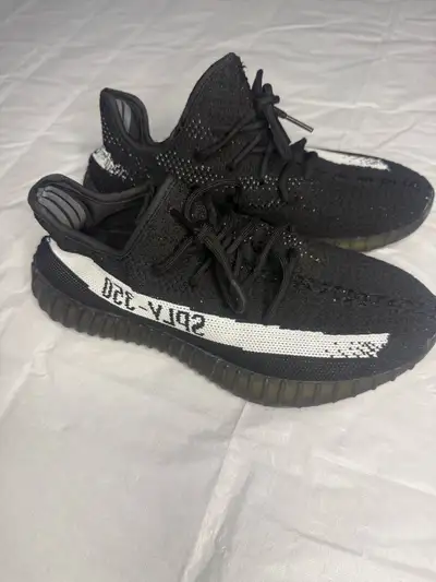adidas Yeezy Boost 350 V2 Low Oreo size 8, View more