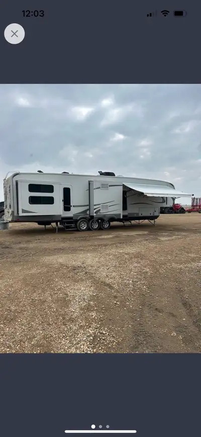 5 slides, two baths, master king bed, 4 bunk beds. Autolevel and power awning, Excellent shape ready...