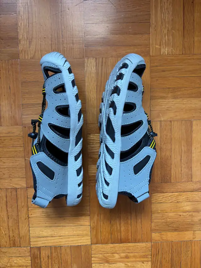Outbound Adventure Closed Toe Hiking Shoes, unisex, Size 5 in Kids & Youth in City of Toronto - Image 5