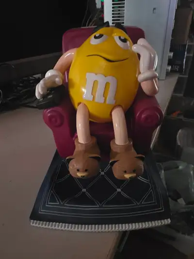 M&M’s Yellow Candy Dispenser La-z-boy Recliner Chair Vintage Collectible Lazy In good condition OPEN...
