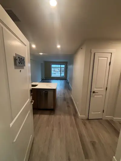 West Tenth 1400 10 Avenue SW NEXT AVAILABILITY FOR ONE BEDROOM IS IMMEDIATE or NOVEMBER 1! Lease Ter...