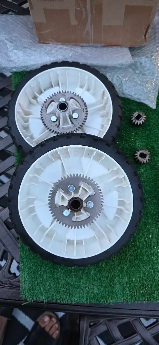 TORO WHEELS in Lawnmowers & Leaf Blowers in Windsor Region - Image 2