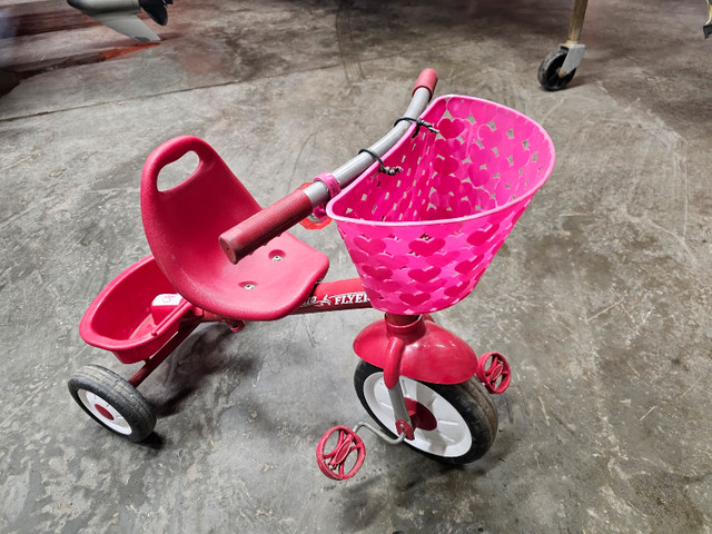 Tricycle, radio flyer in Kids in Ottawa