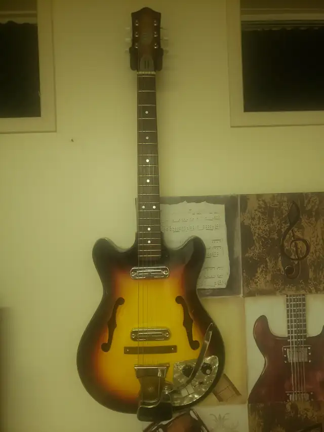 abco deluxe in Guitars in Edmonton - Image 2