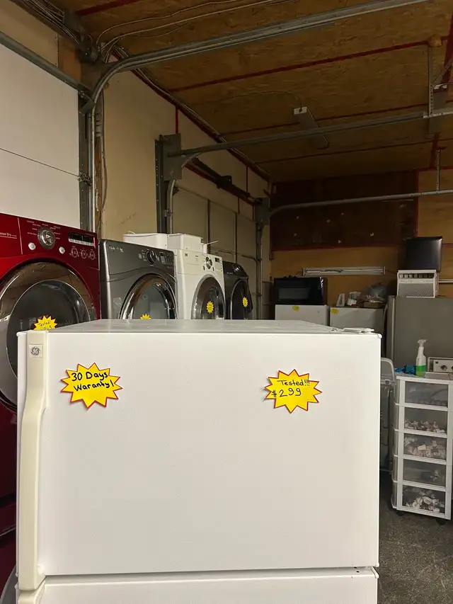 GE 28”  Refrigerator for Sale. in Refrigerators in Kitchener / Waterloo - Image 11