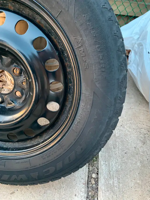 Used winter tires on rim (set of 4 tires) in Tires & Rims in Mississauga / Peel Region - Image 3