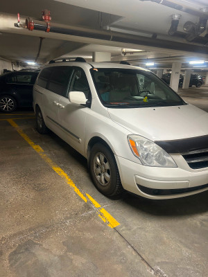 2008 Hyundai Entourage