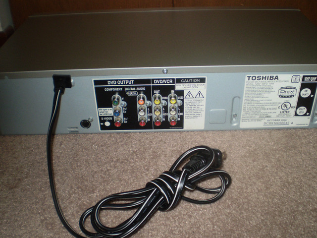 TOSHIBA STEREO VCR/VHS and DVD/CD COMBO PLAYER SD-V394 in Video & TV Accessories in Thunder Bay - Image 3