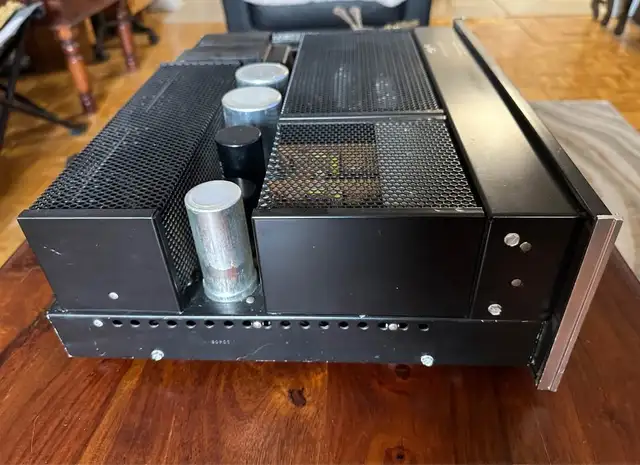 McIntosh Mac1700 stereo receiver in Stereo Systems & Home Theatre in Kingston - Image 5