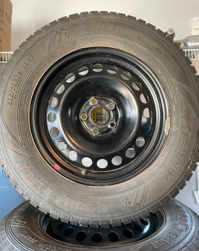 4x pneus d’hiver Goodyear 215/70/16 + rims 5x105 (GM)  dans Pneus et jantes  à Laval/Rive Nord - Image 2