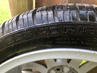 Pneus d’été NOKIAN one 92V XL130 all season tires - 225/40R 18 - 4 000 kilomètres max – comme nouvea...