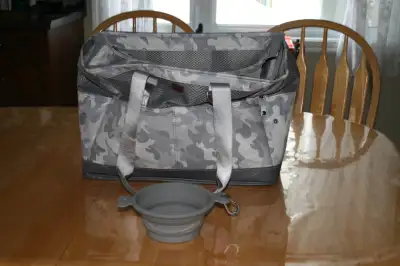 Cage de transport pour animaux (chat ou chien) ayant servit une fois je demande 30$ grandeur 18 pces...