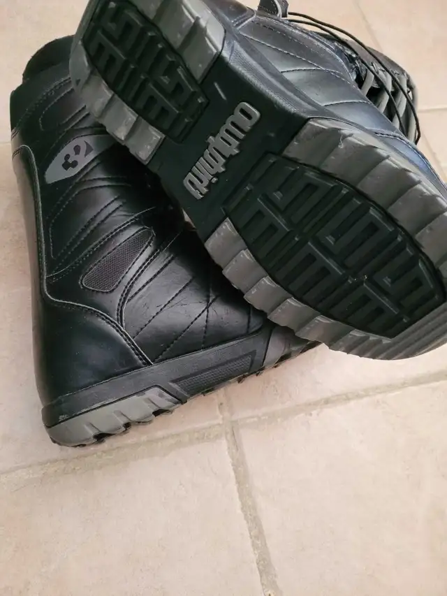 ThirtyTwo Snowboard Boots - 9 in Snowboard in Calgary - Image 5