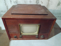 Antique Television, 1940s, Wooden Cabinet