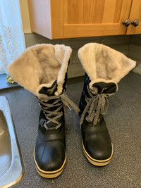 Ladies winter boots, size 10