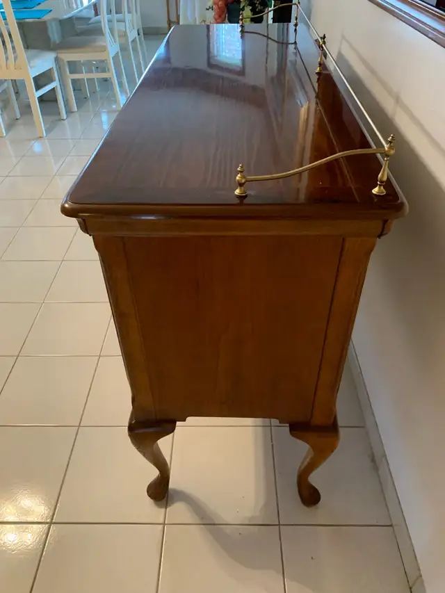 Wood buffet  in Hutches & Display Cabinets in Mississauga / Peel Region - Image 6