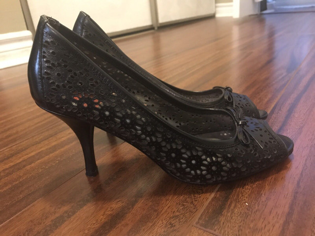 Oscar de la Renta ‘Anya’ open toe pumps - size 7 in Women's - Shoes in Oshawa / Durham Region - Image 2