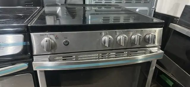 GE 24" inch apartment size stainless stove in Stoves, Ovens & Ranges in Hamilton - Image 3