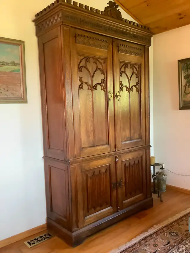 Cabinet massive wood antique in Hutches & Display Cabinets in Muskoka - Image 3
