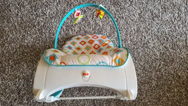 Fisher Price Infant to Toddler Rocker - GEO DIAMONDS (Seat) in Playpens, Swings & Saucers in Kitchener / Waterloo - Image 8